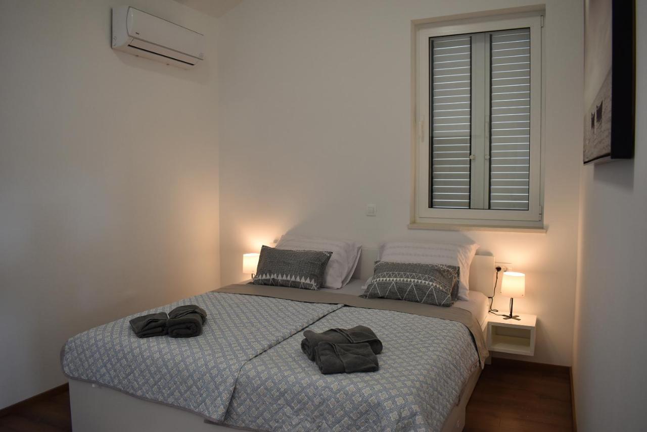 Apartment Aci Marina Rab Banjol Exterior photo